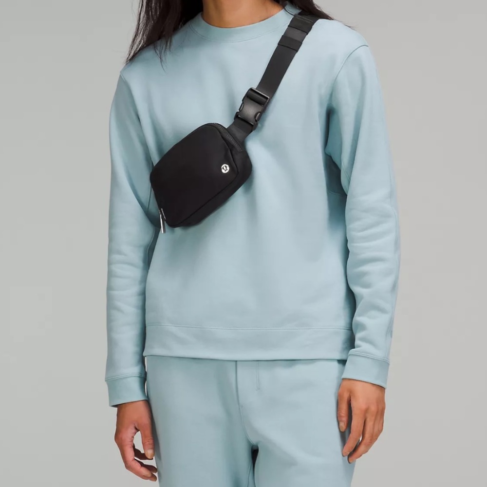 lululemon Everywhere Belt Bag ALL BLACK